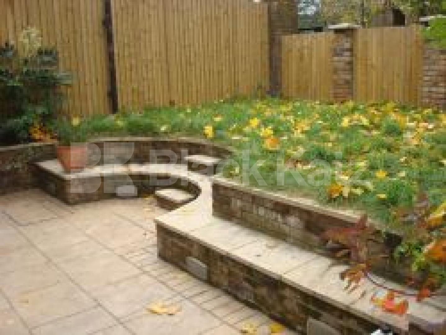 			MUST SEE !!!!!!!, 3 Bedroom, 1 bath, 1 reception House			 St Johns Way, Archway